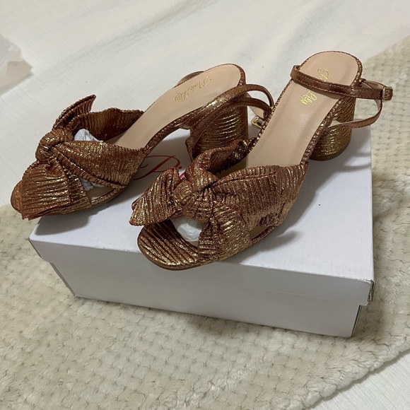 Pink Lily Metallic Gold Bow Heels - Picture 3 of 6